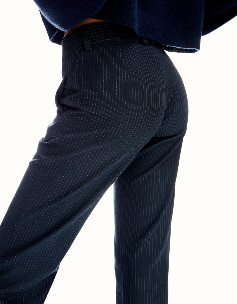 Джинсы с завышенной талией и брючиной boot-cut