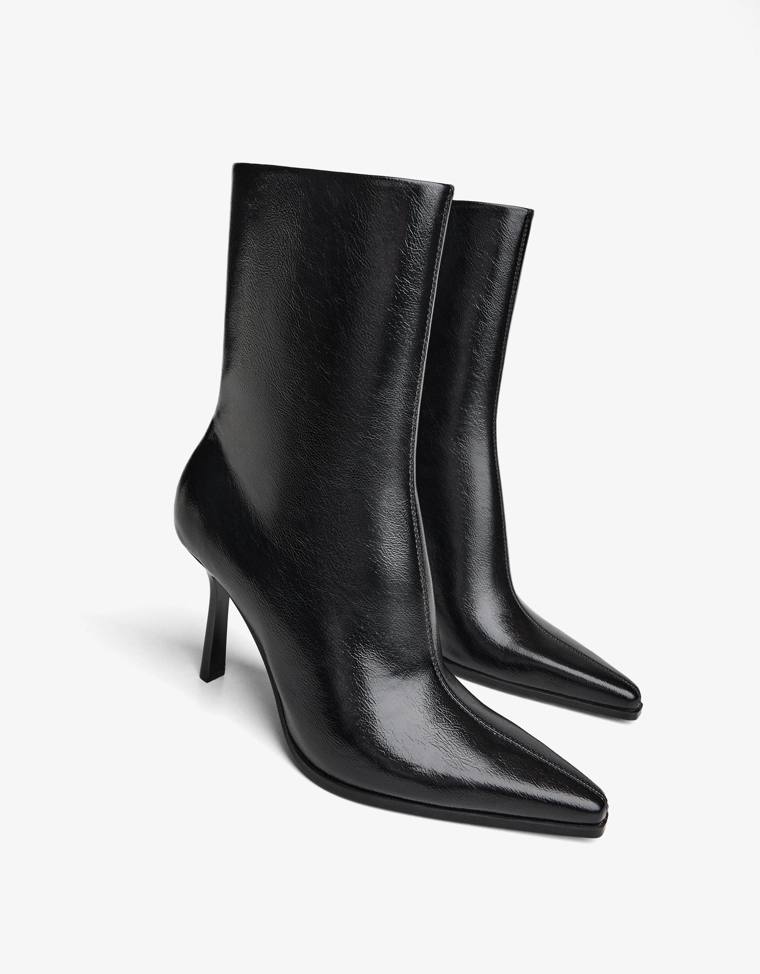 Ботильоны с тисненым каблуком