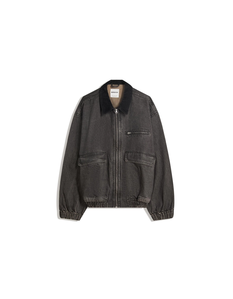 Джинсовая куртка с карманами