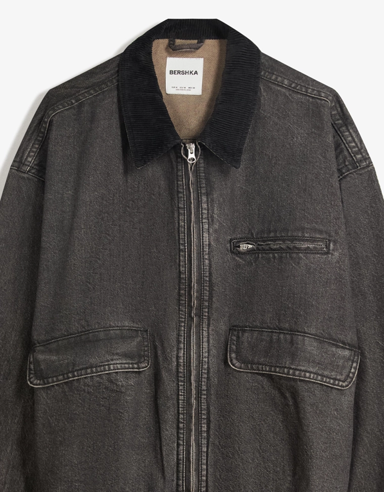 Джинсовая куртка с карманами