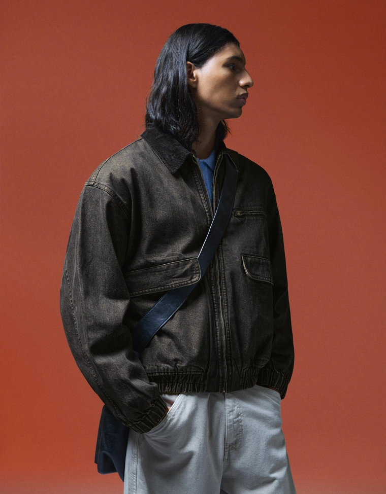 Джинсовая куртка с карманами