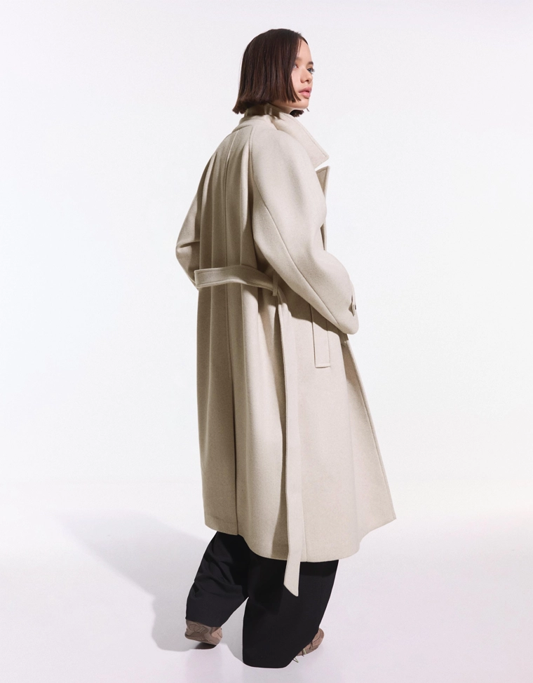 Тренч из мягкой ткани с поясом