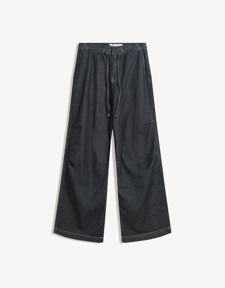 Джинсы из мягкой ткани с широкими штанинами