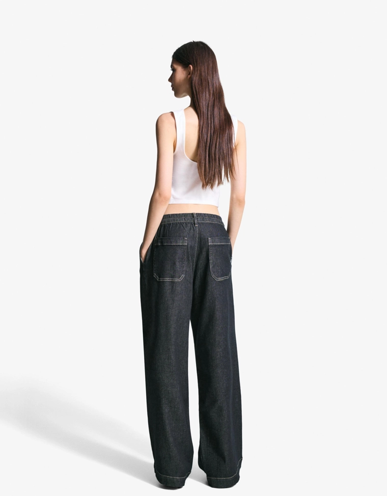 Джинсы из мягкой ткани с широкими штанинами