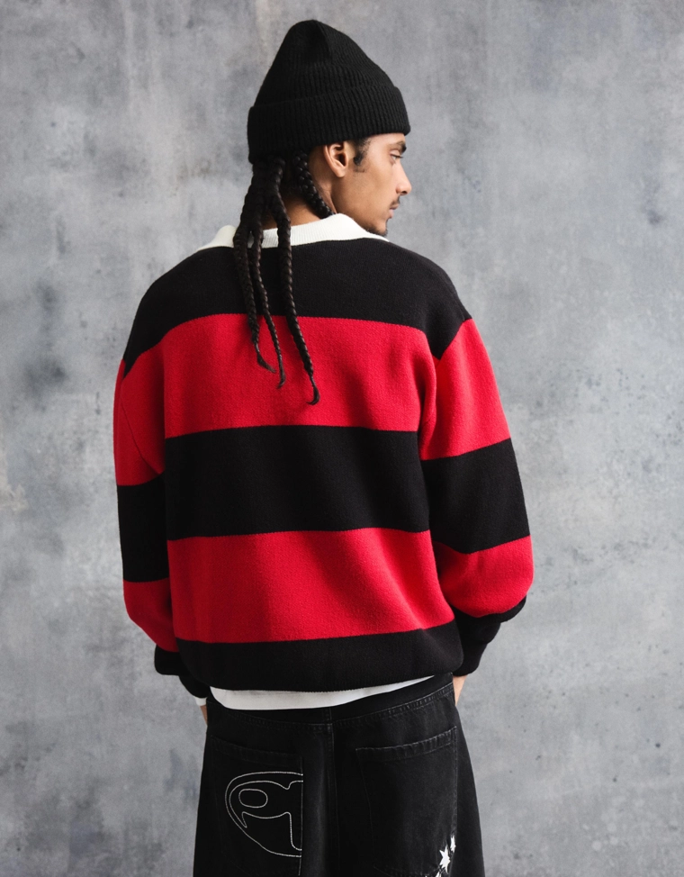 Свитер с воротником поло и вышивкой