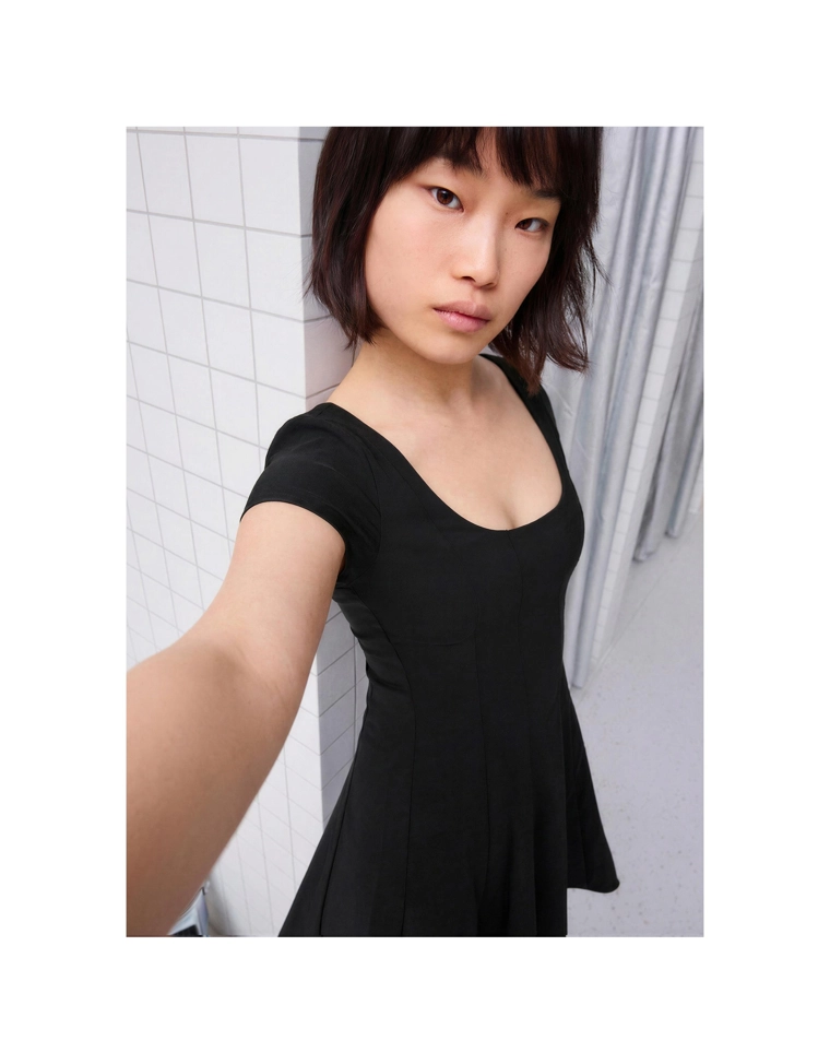 Мини-платье из бенгалина с расклешенной юбкой