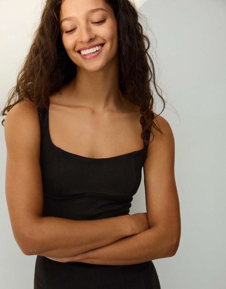 Платье миди из бенгалина на бретелях