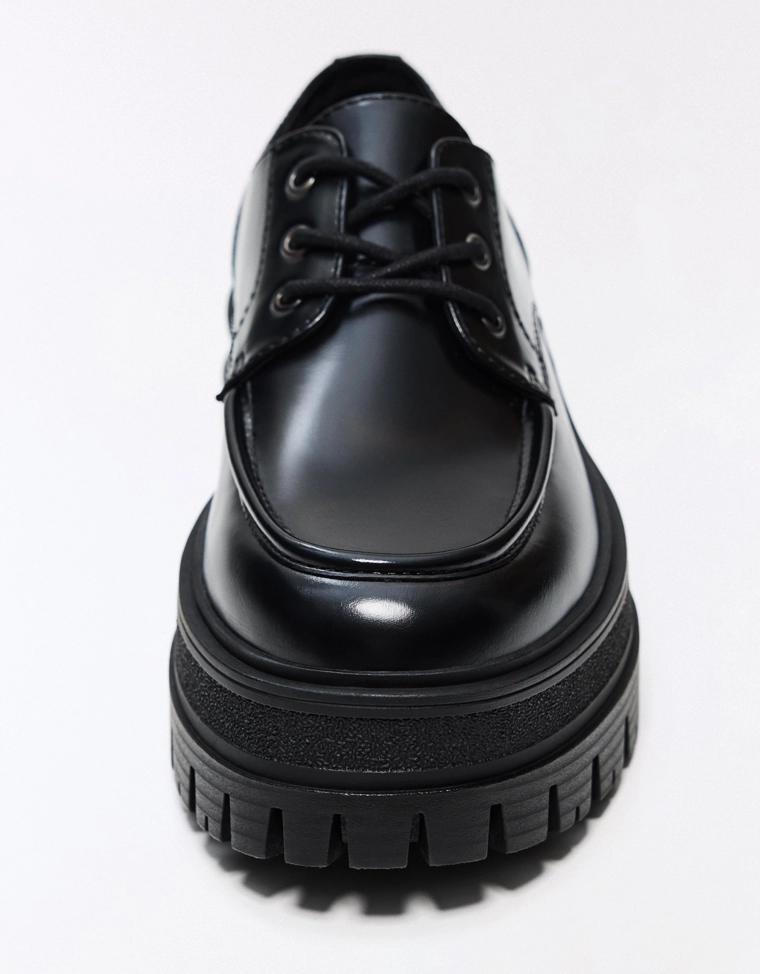 Классические туфли с простроченным носом