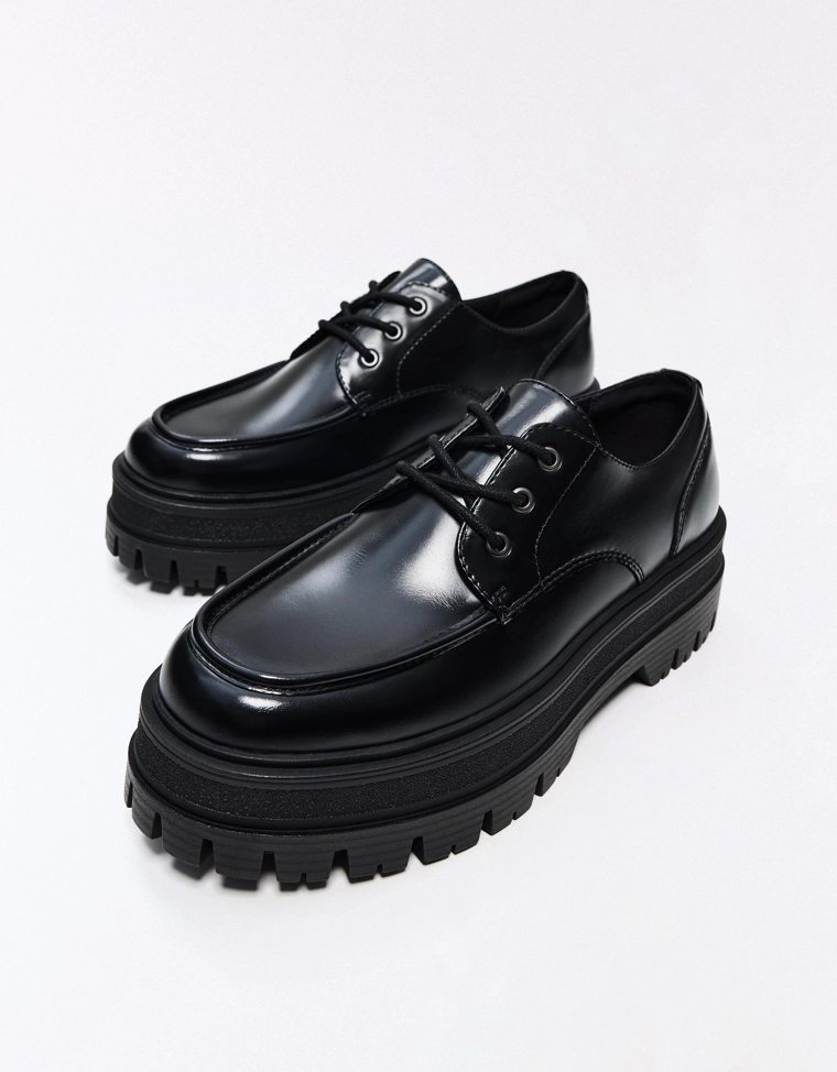 Классические туфли с простроченным носом