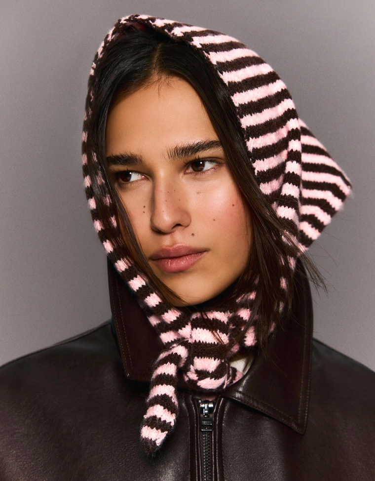 Платок с принтом в горошек