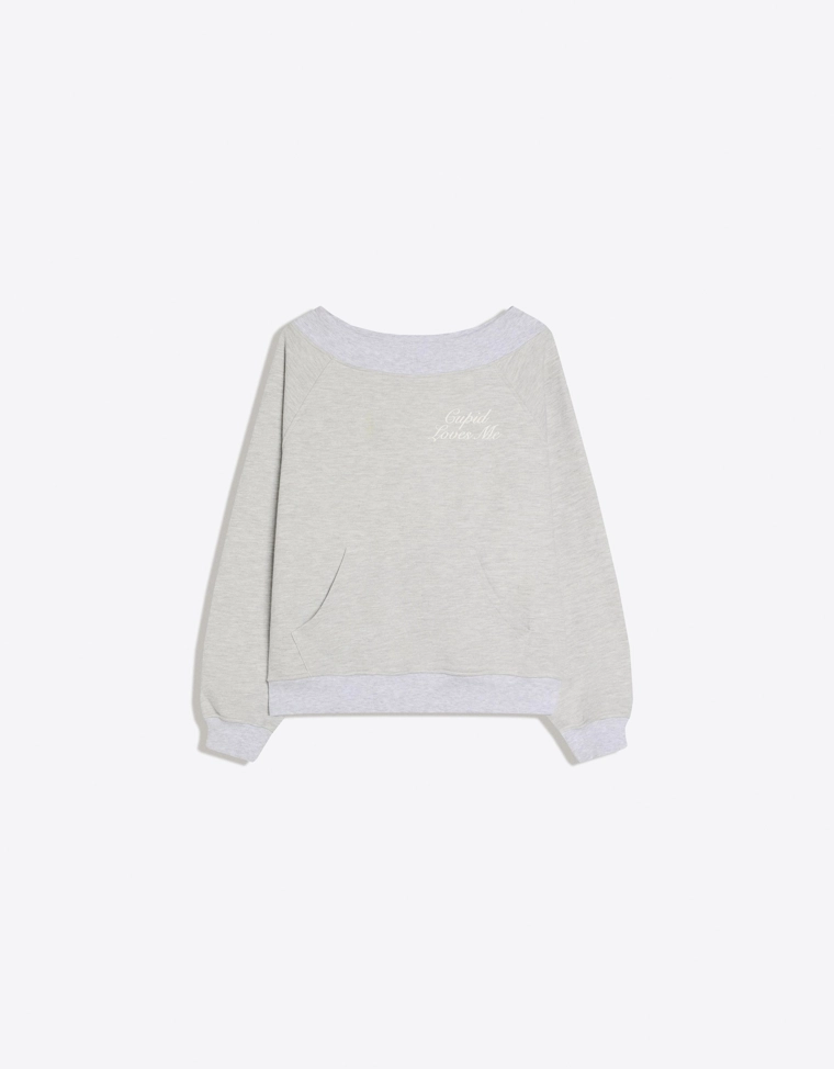 Джемпер со стразами и вырезом-лодочкой