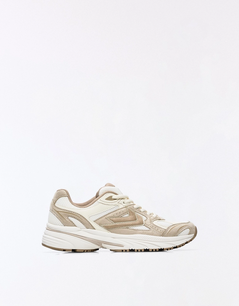 Кроссовки из разных материалов