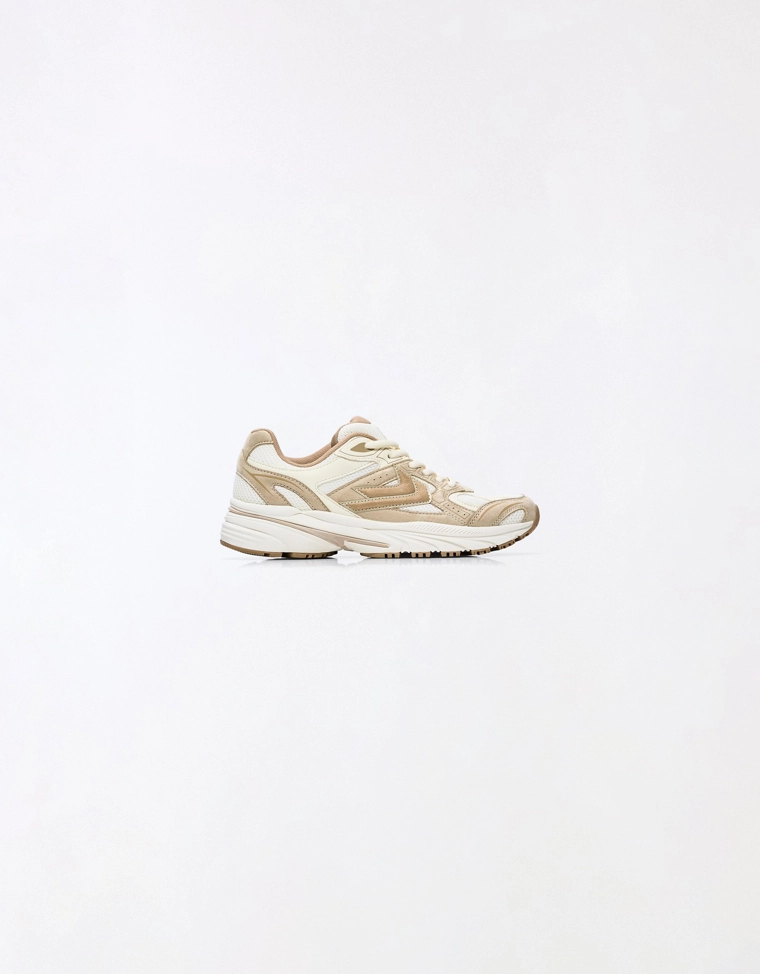 Кроссовки из разных материалов