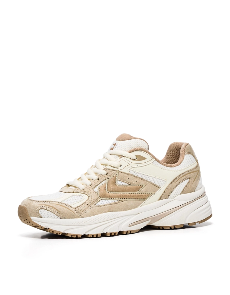 Кроссовки из разных материалов