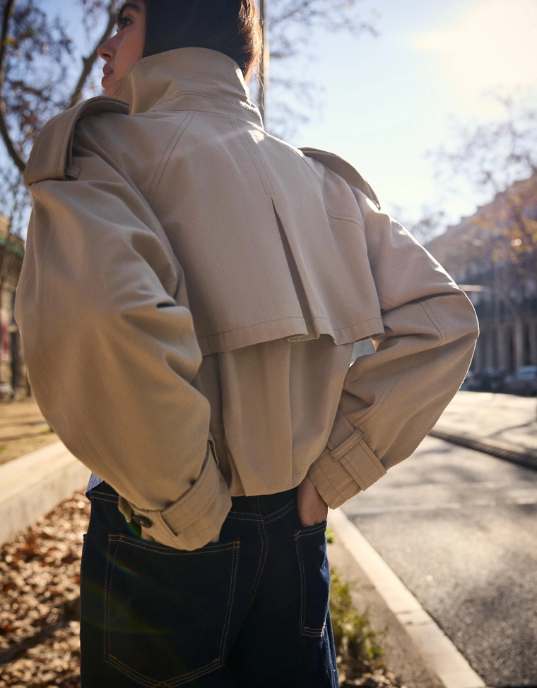 Укороченный тренч с рукавами-фонариками