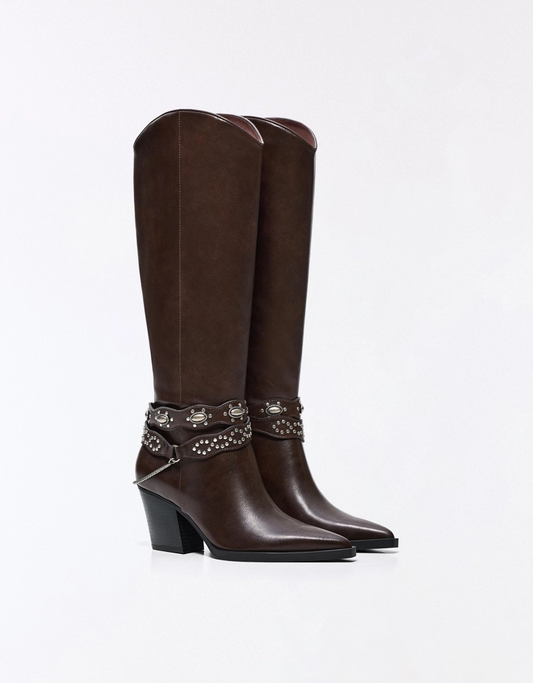 Сапоги на каблуке в ковбойском стиле