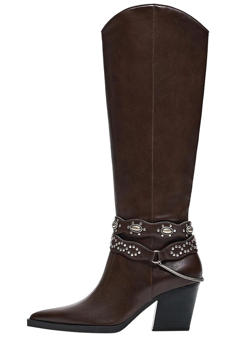 Сапоги на каблуке в ковбойском стиле