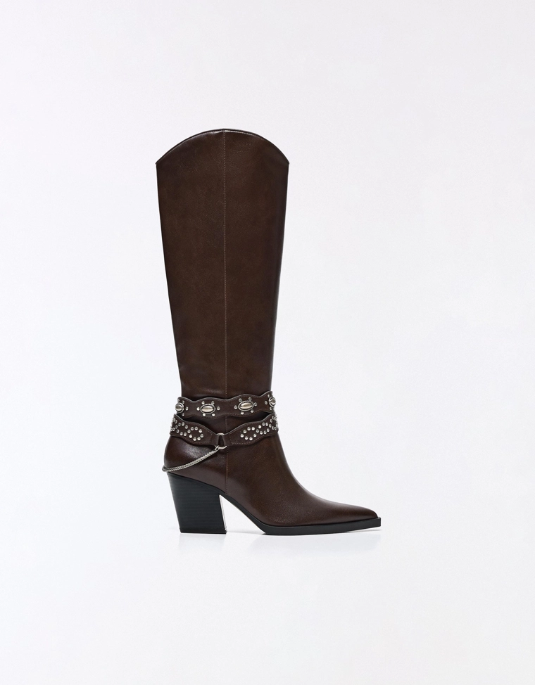 Сапоги на каблуке в ковбойском стиле