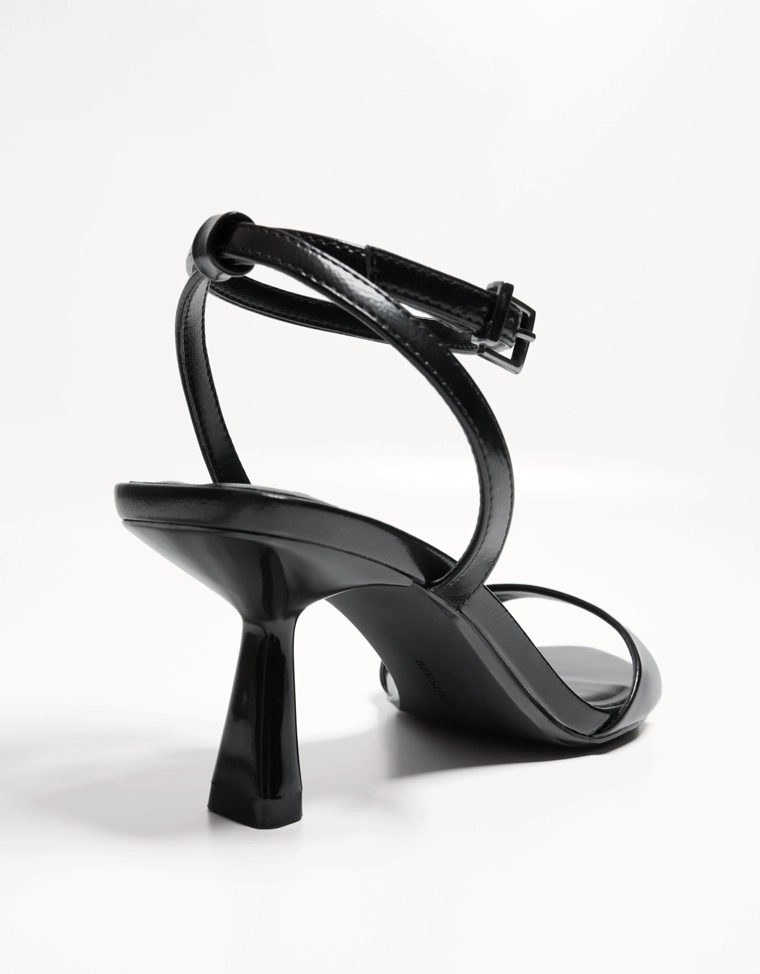 Босоножки на каблуке с ремешком на щиколотке