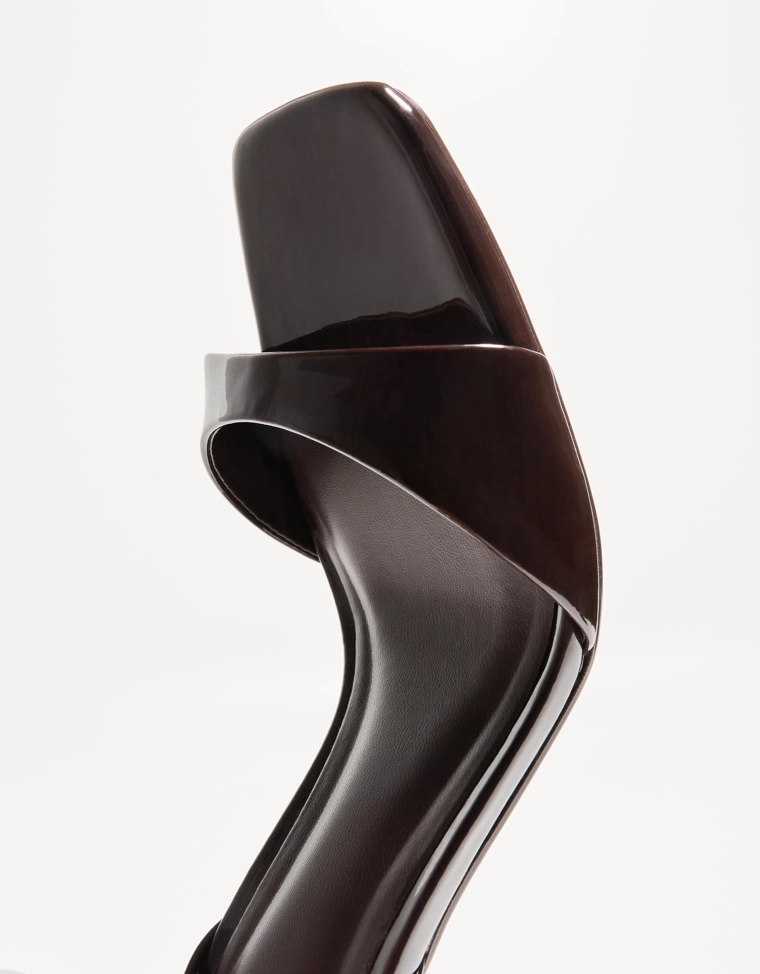 Босоножки на каблуке с ремешком на щиколотке