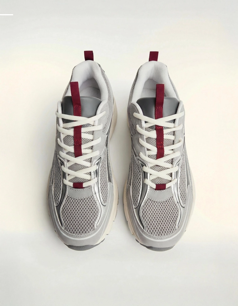 Спортивная обувь из нескольких материалов