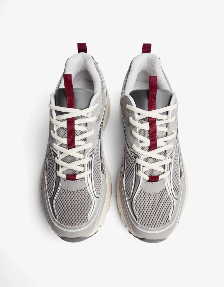 Спортивная обувь из нескольких материалов