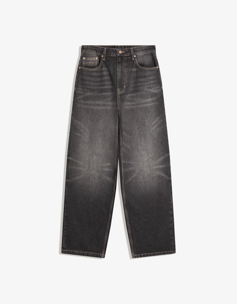 Джинсы объемного свободного кроя