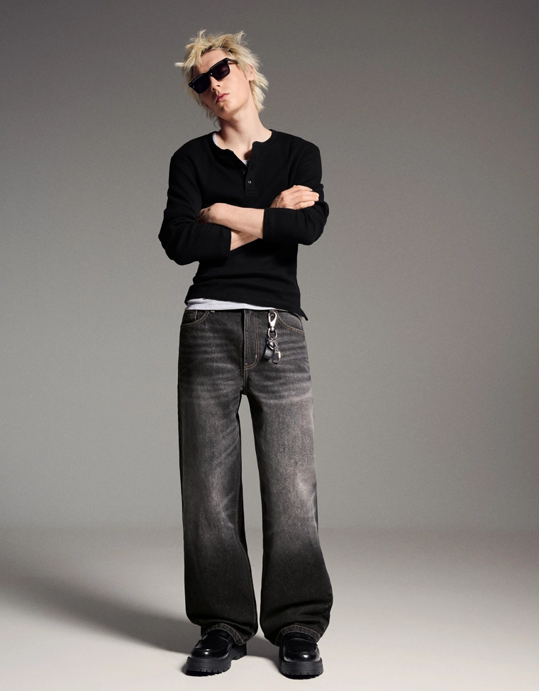 Джинсы объемного свободного кроя