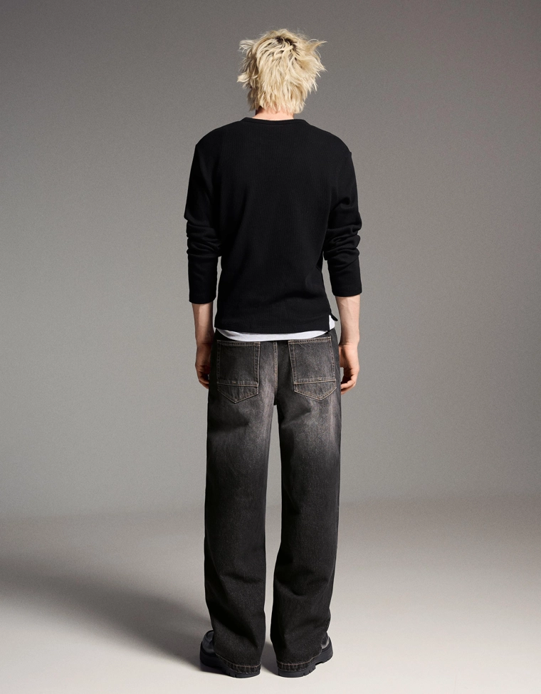 Джинсы объемного свободного кроя