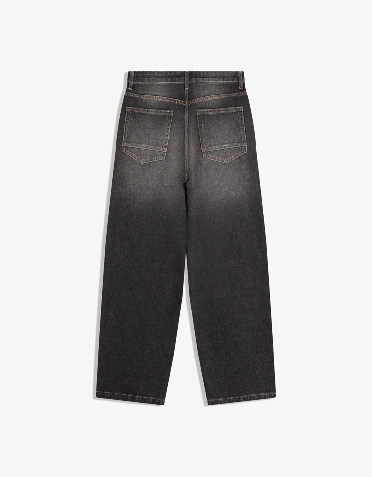 Джинсы объемного свободного кроя