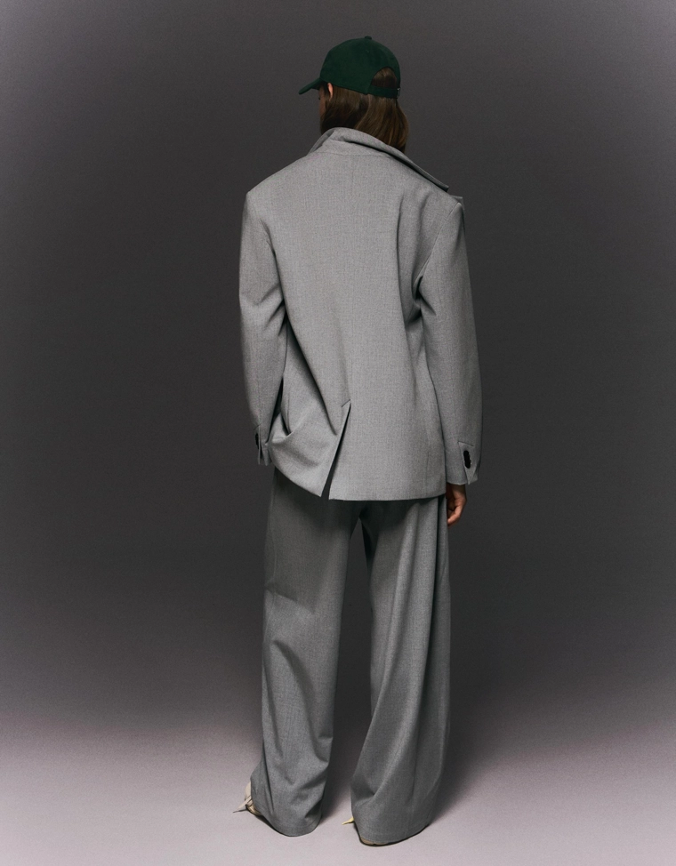 Брюки объемного кроя из двухслойной ткани