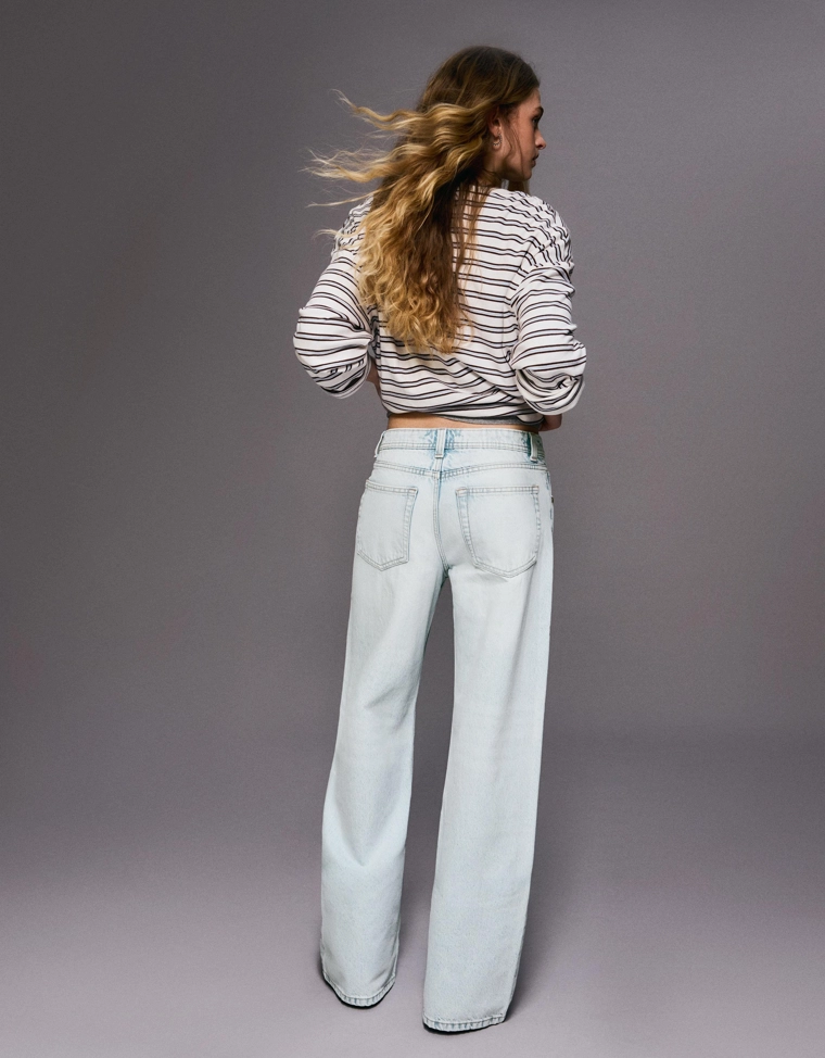 Джинсы свободного кроя со средней посадкой