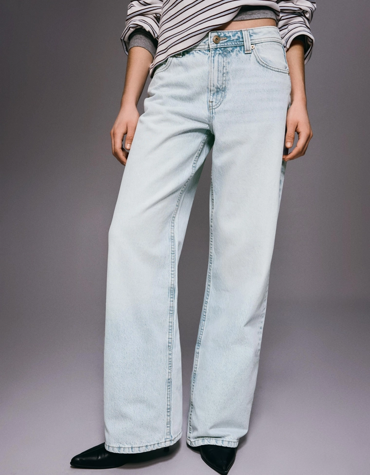 Джинсы свободного кроя со средней посадкой