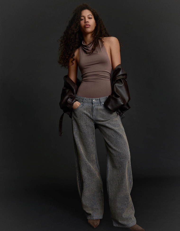 Боди с горловиной халтер и сборками