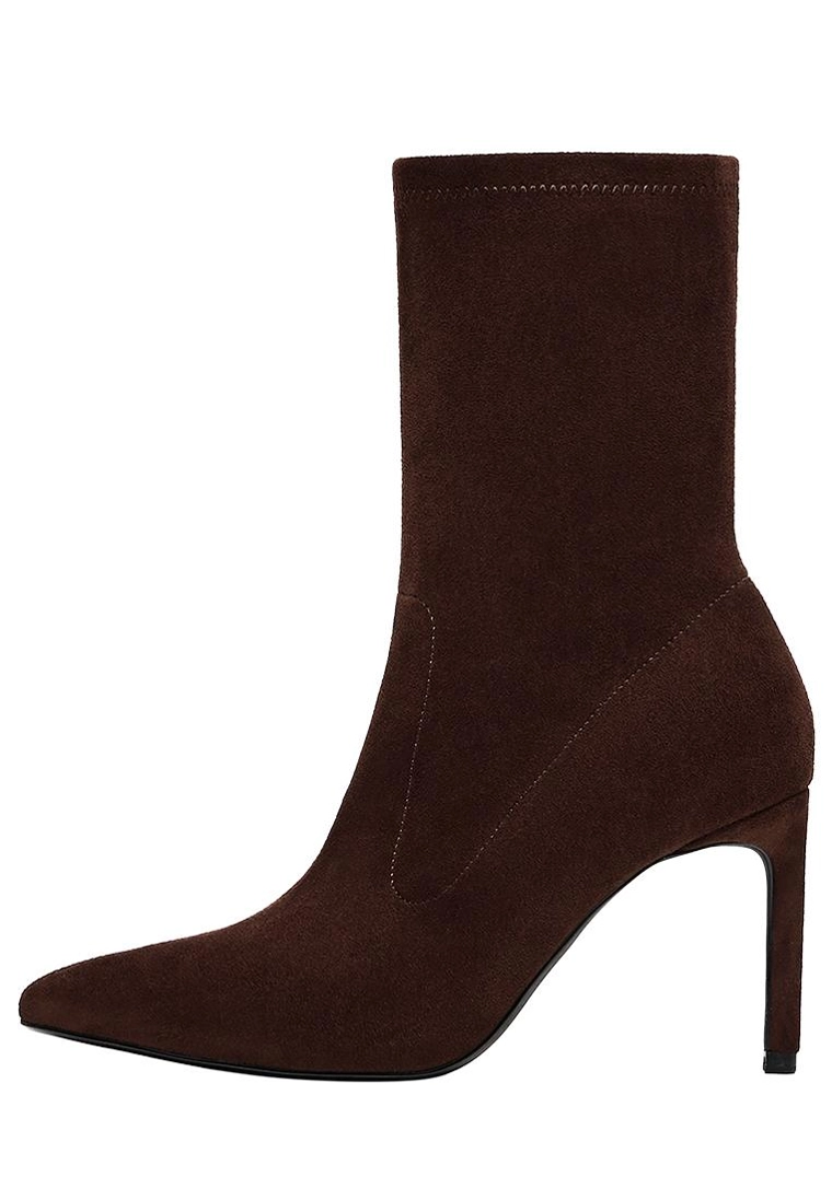 Fitted high-heel ankle boots