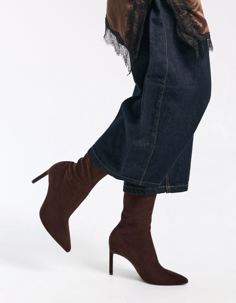 Fitted high-heel ankle boots
