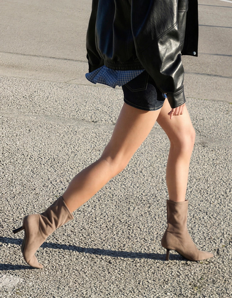 Fitted kitten heel ankle boots