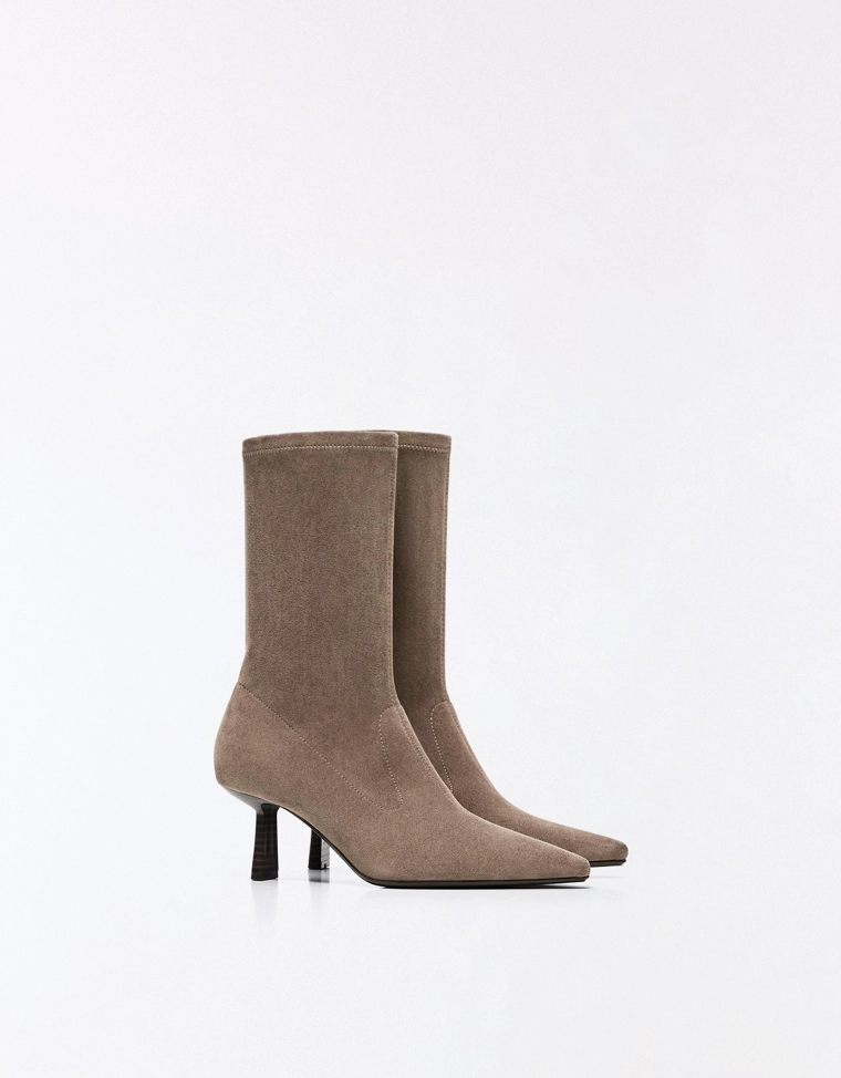 Fitted kitten heel ankle boots