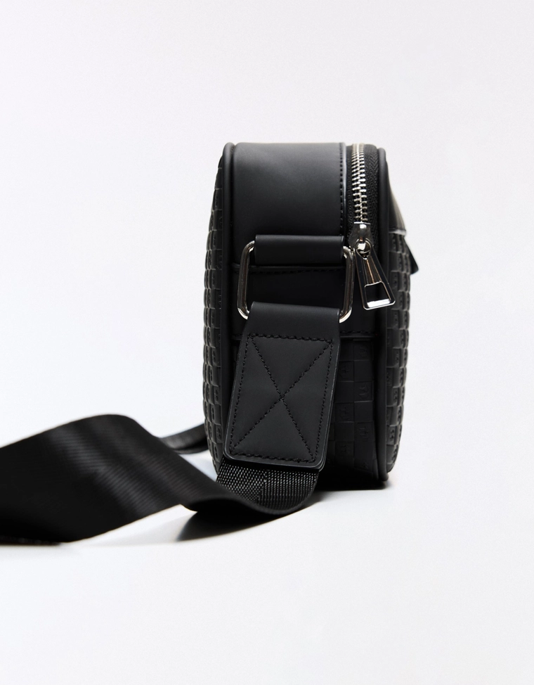 Сумка с длинным ремнем и монограммой