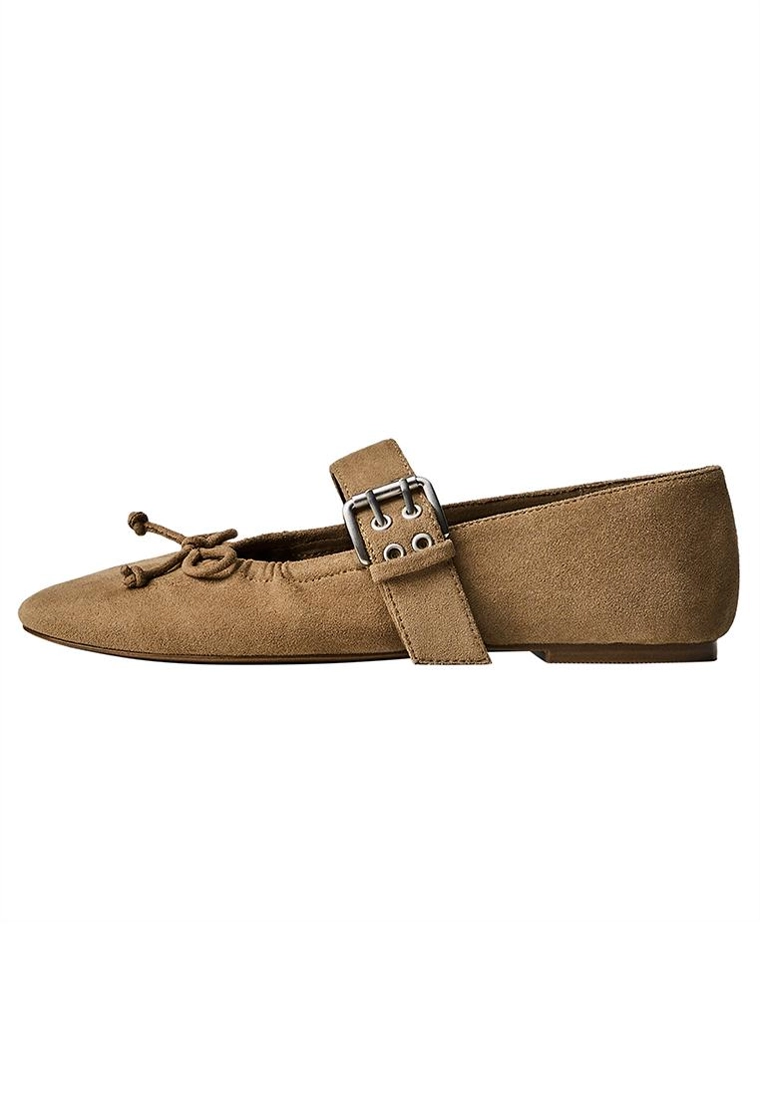 Балетки с пряжкой