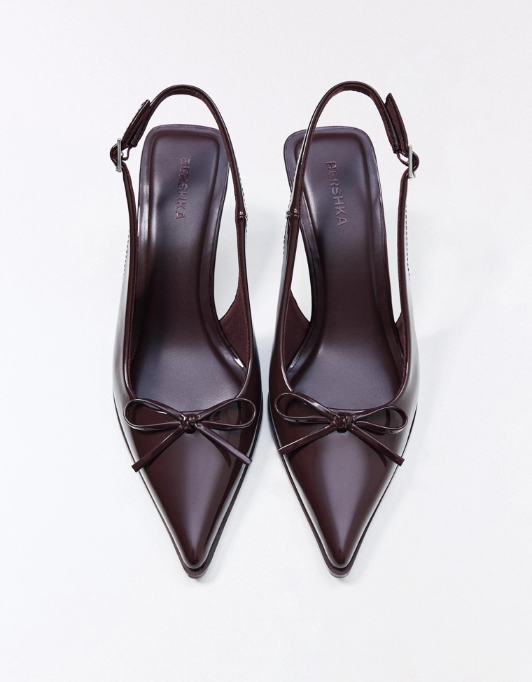 Туфли на среднем тонком каблуке с открытой пяткой