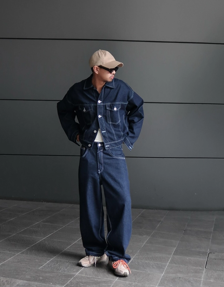 Джинсы объемного свободного кроя