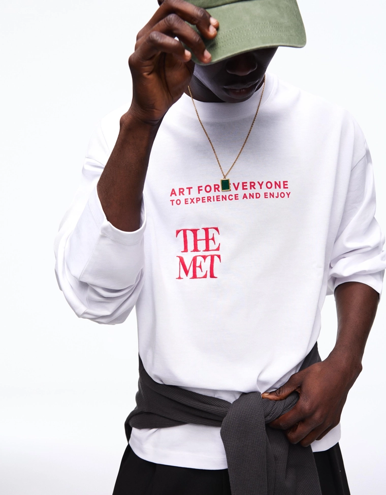 Лонгслив The Met с принтом