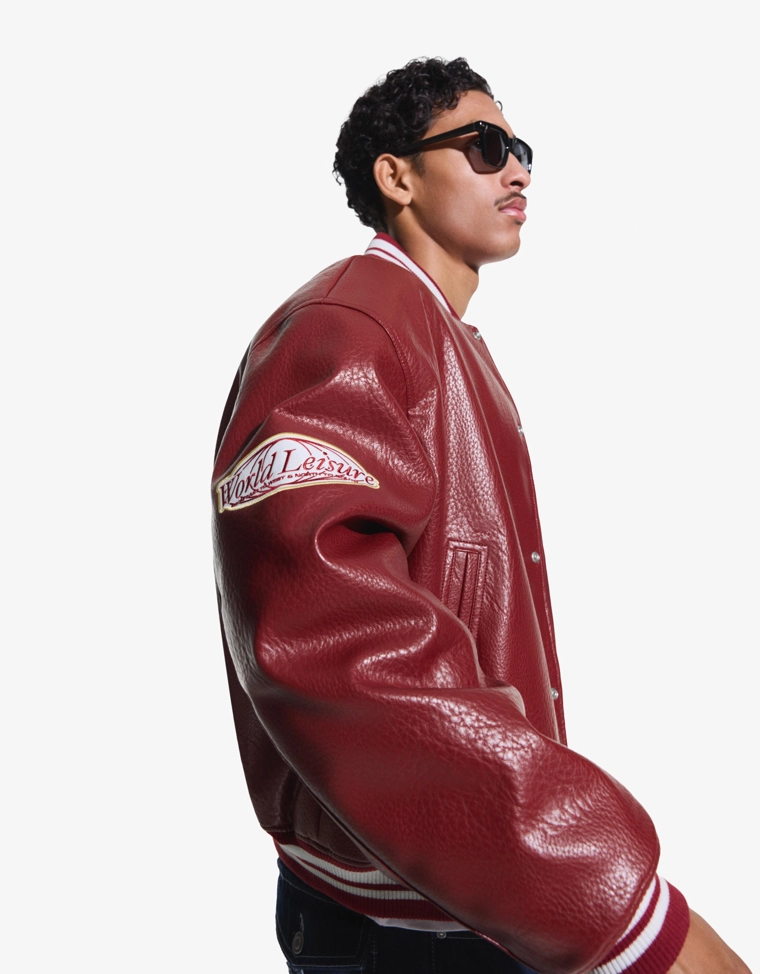 Куртка-бомбер из искусственной кожи с принтом