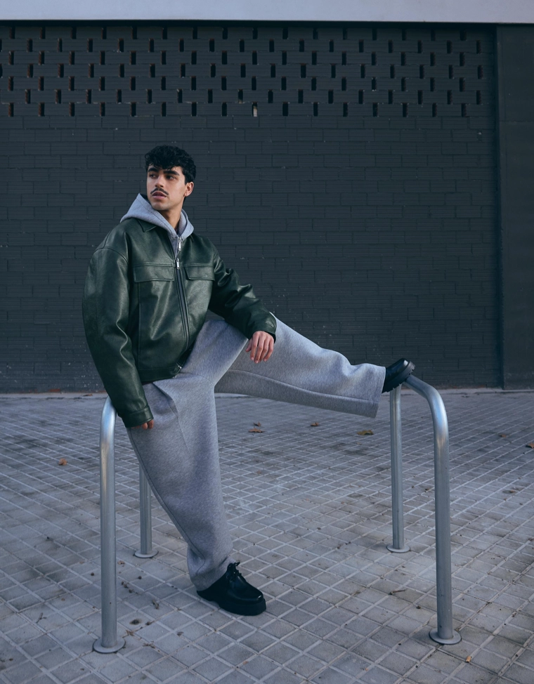 Куртка геометрического кроя из искусственной кожи