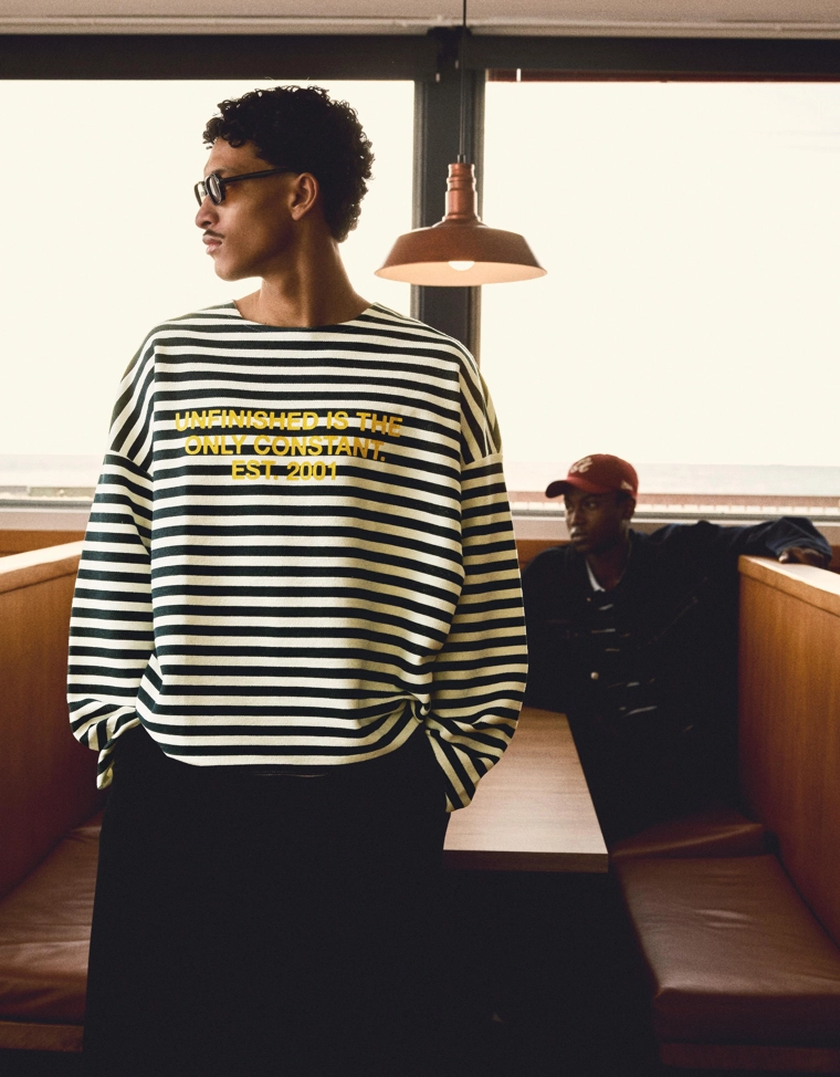 Полосатый свитер из мягкой ткани с круглым вырезом