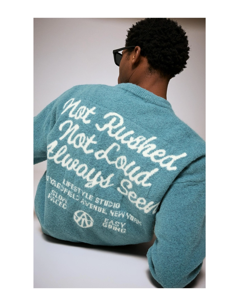 Свитер с круглым вырезом и принтом