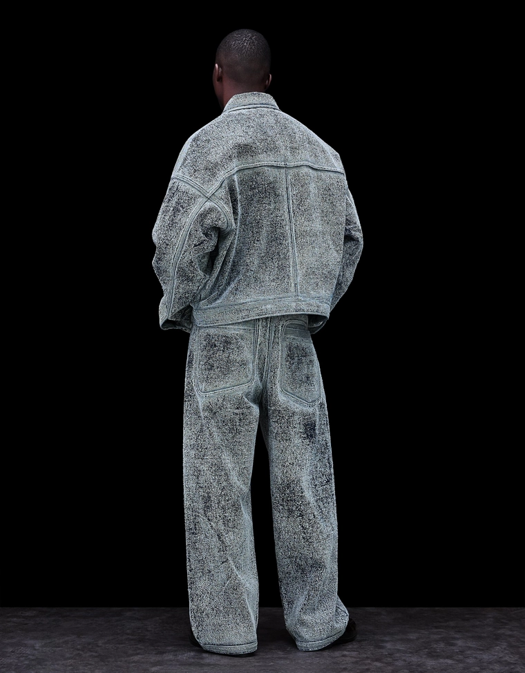 Джинсы свободного кроя с текстурой