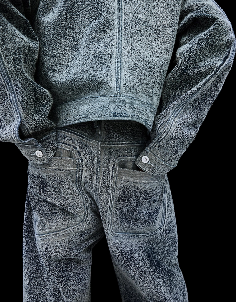 Джинсы свободного кроя с текстурой