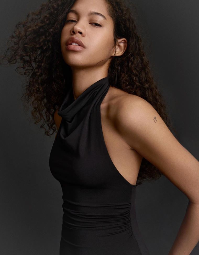 Боди с горловиной халтер и сборками